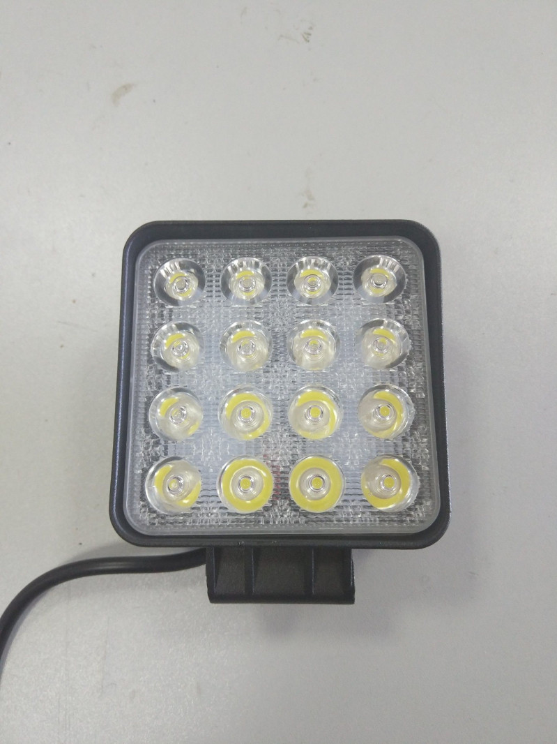 Фара светодиодная CH006 48W 16 диодов по 3W (габаритные размеры 108*138*70мм)квадратная — 1